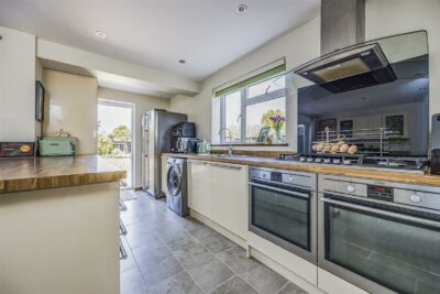 house for sale lauder close