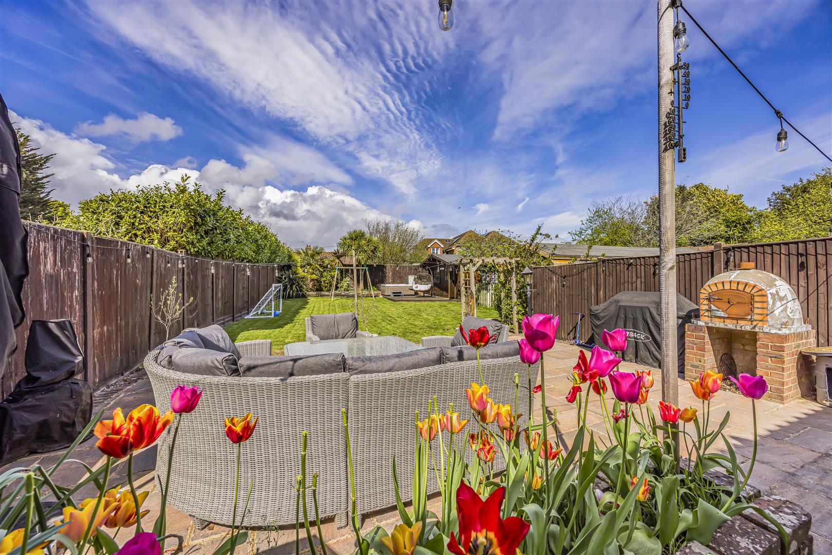 house for sale lauder close