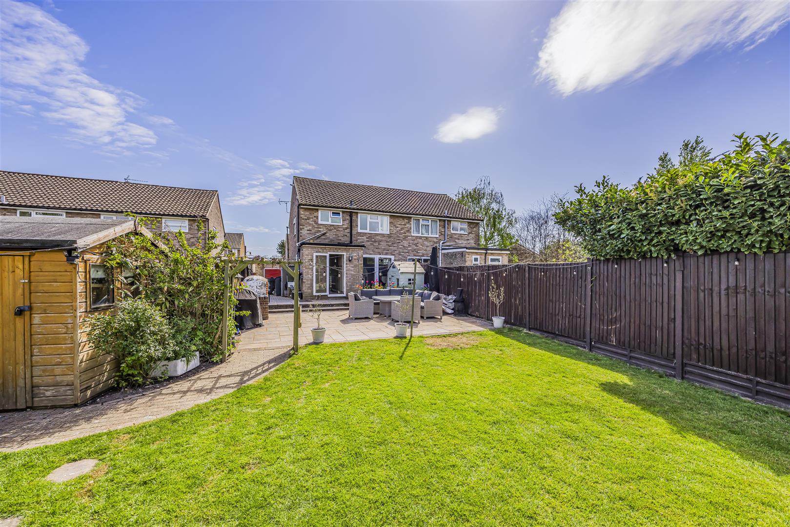 house for sale lauder close