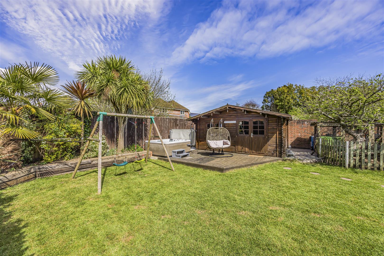 house for sale lauder close