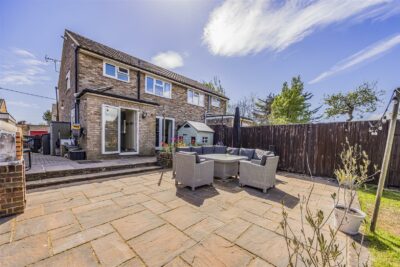 house for sale lauder close