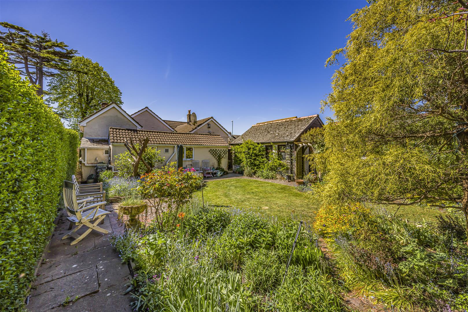 bungalow - detached for sale main road