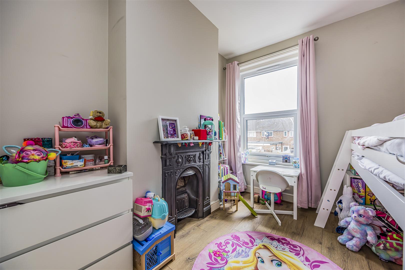 house - terraced for sale landguard road