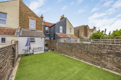 house - terraced for sale landguard road