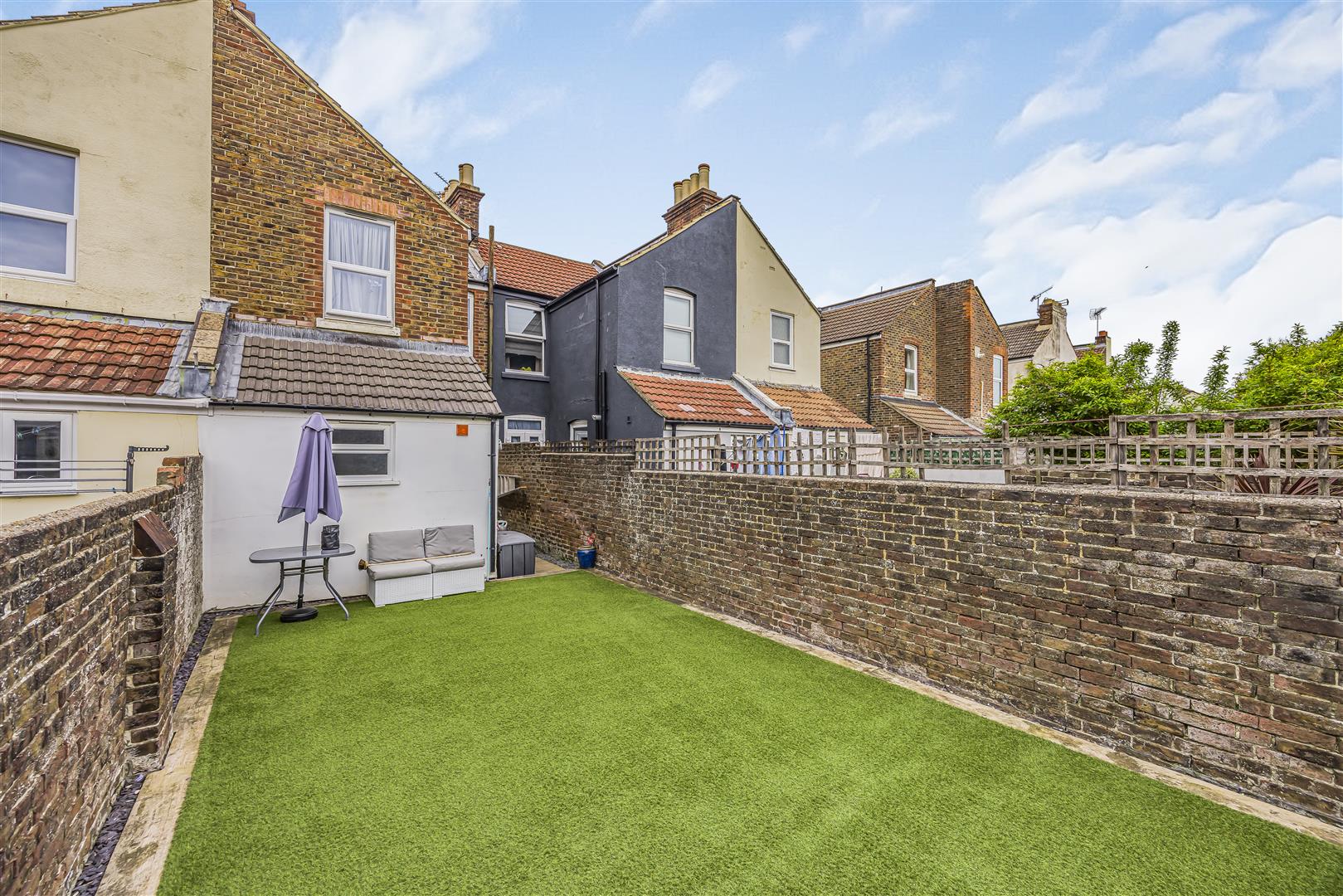 house - terraced for sale landguard road