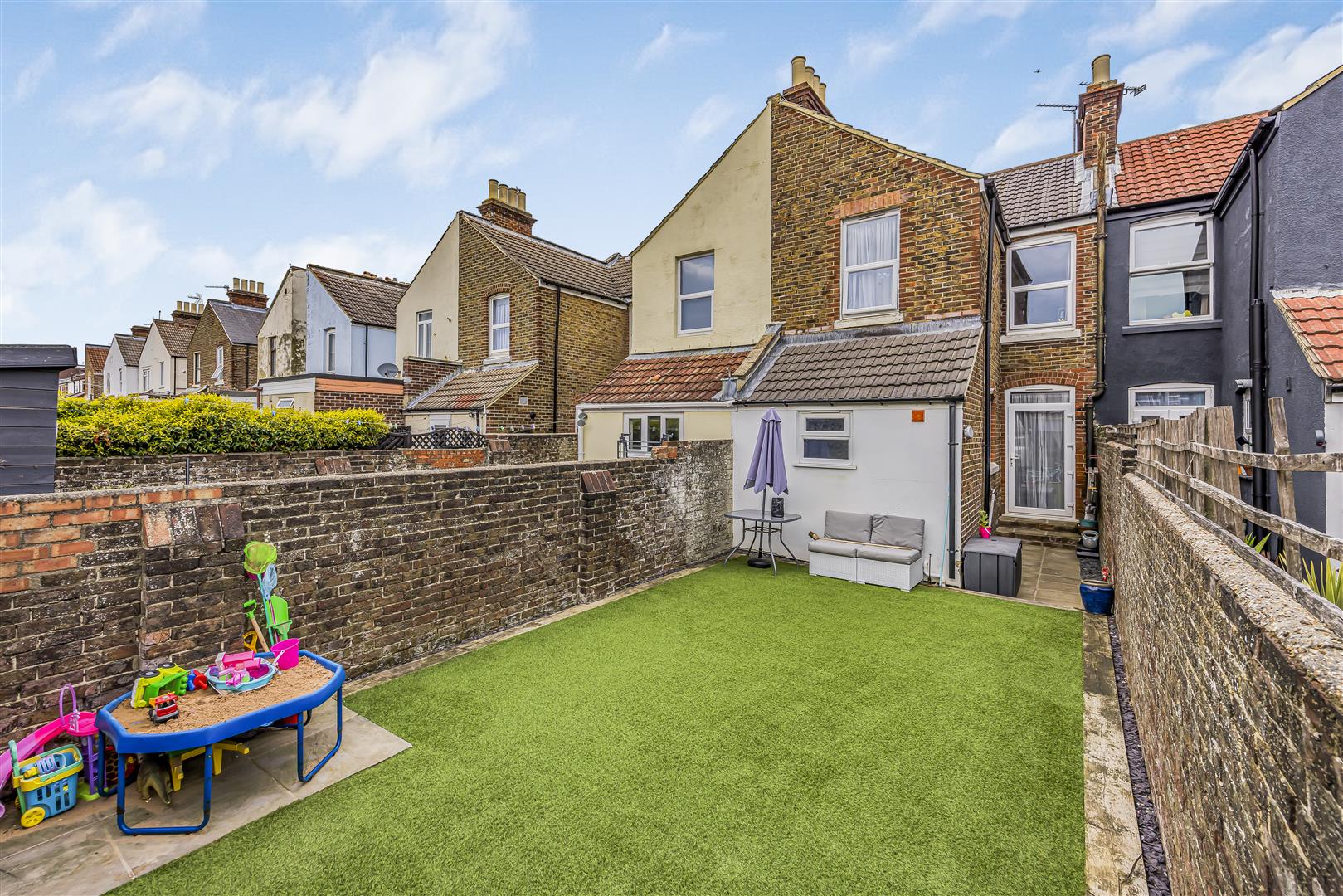 house - terraced for sale landguard road