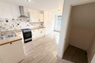 house - terraced for rent channel view