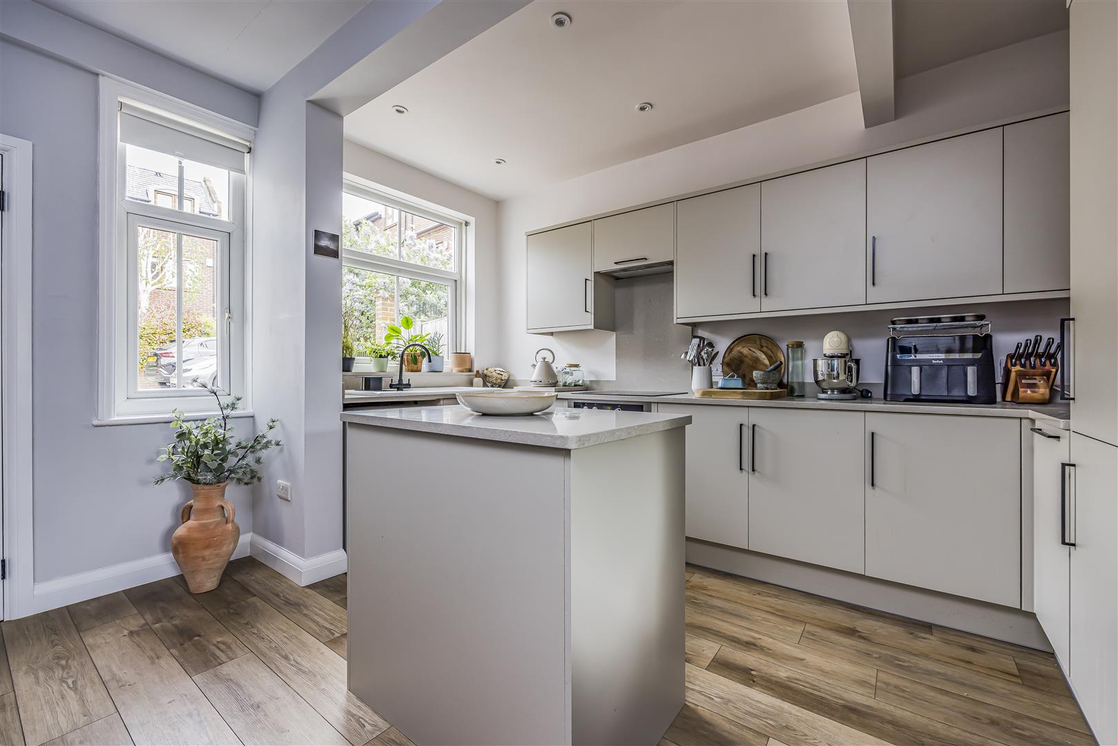 apartment for sale queen street