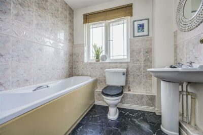 house - detached for sale kingfisher drive