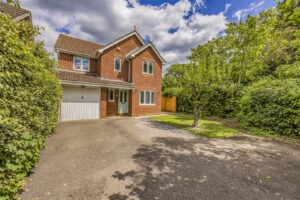 house - detached for sale kingfisher drive