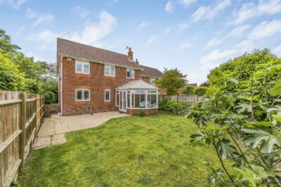 house - detached for sale kingfisher drive