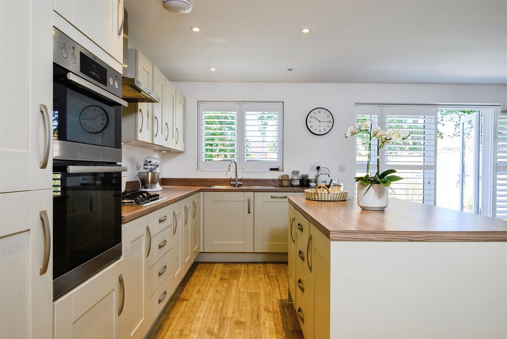 house for sale woodlands avenue