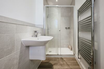 house for sale woodlands avenue