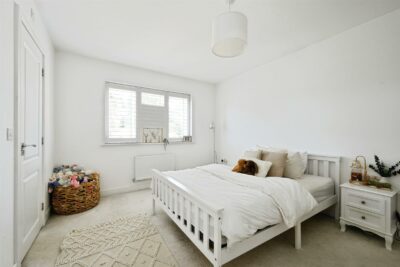 house for sale woodlands avenue