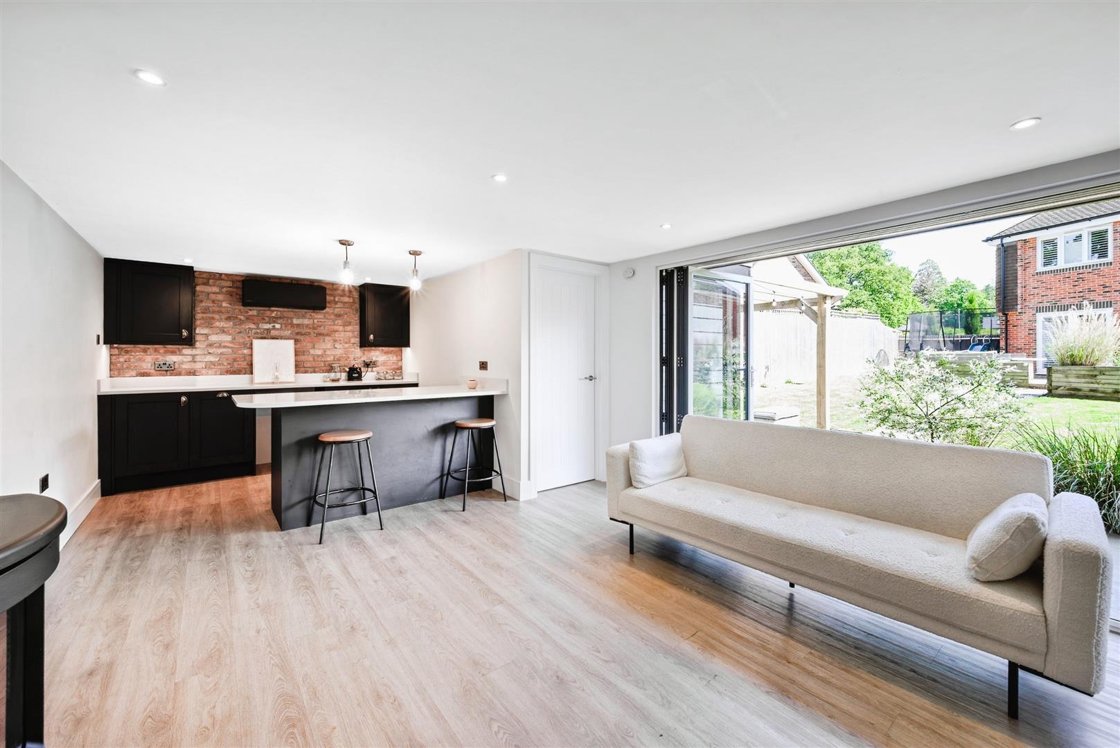 house for sale woodlands avenue
