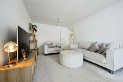 house for sale woodlands avenue