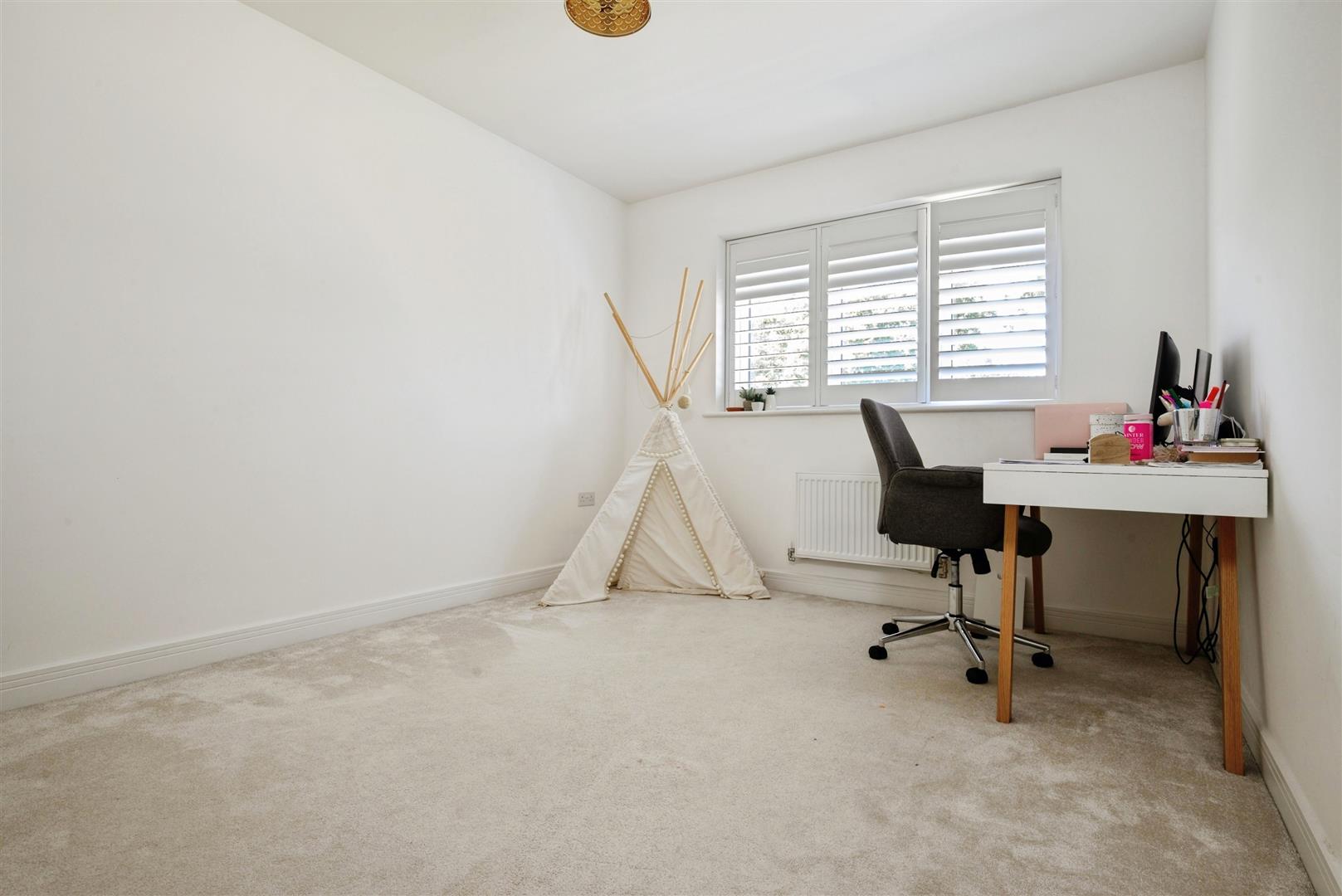 house for sale woodlands avenue