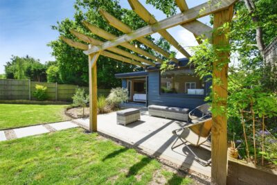 house for sale woodlands avenue