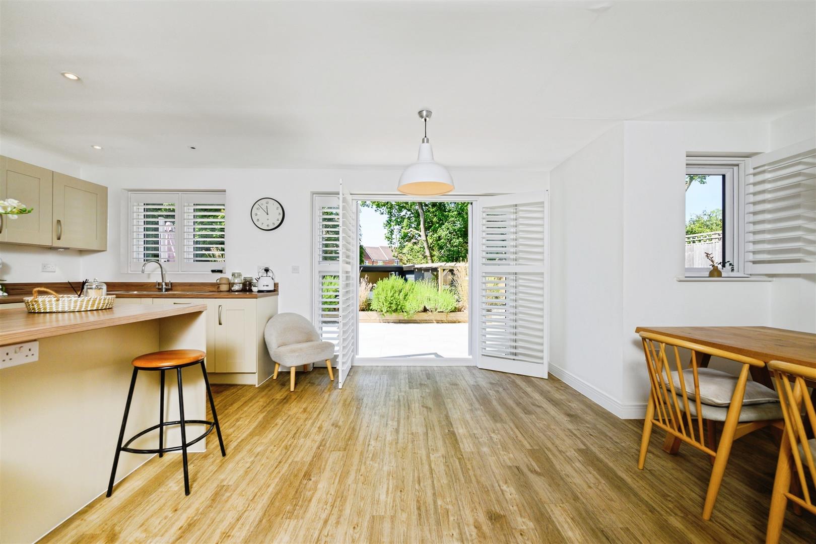 house for sale woodlands avenue