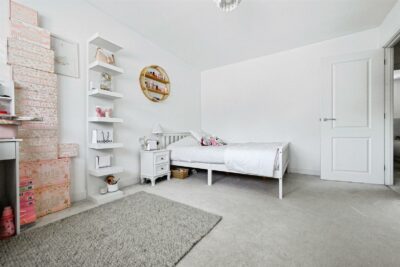 house for sale woodlands avenue