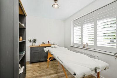 house for sale woodlands avenue