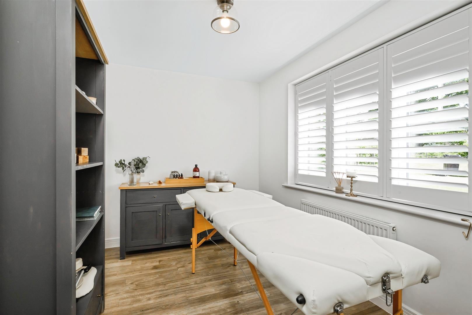 house for sale woodlands avenue