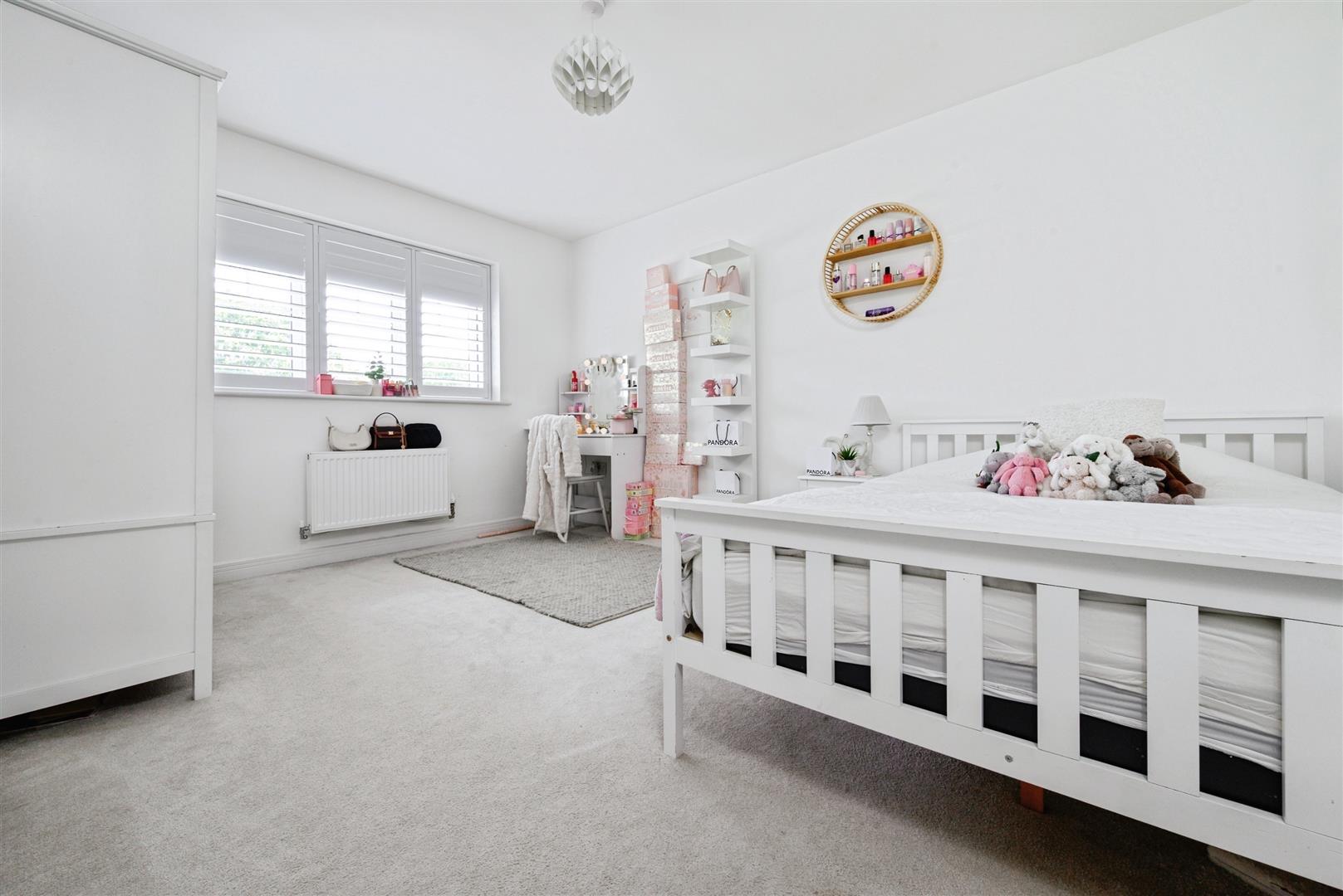house for sale woodlands avenue