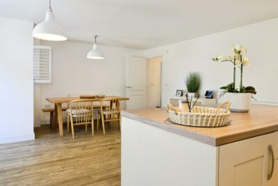 house for sale woodlands avenue