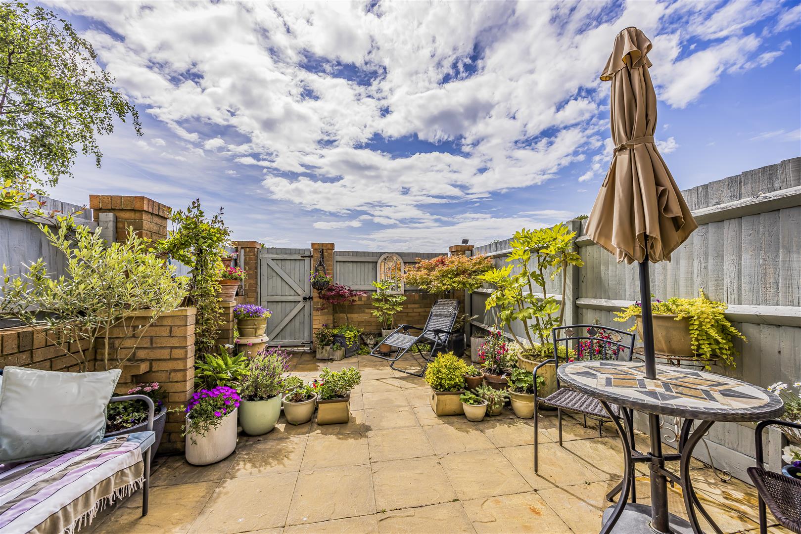 house - townhouse for sale horse sands close