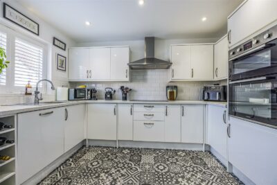 house - townhouse for sale horse sands close