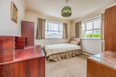 house - detached for sale oakmeadow close