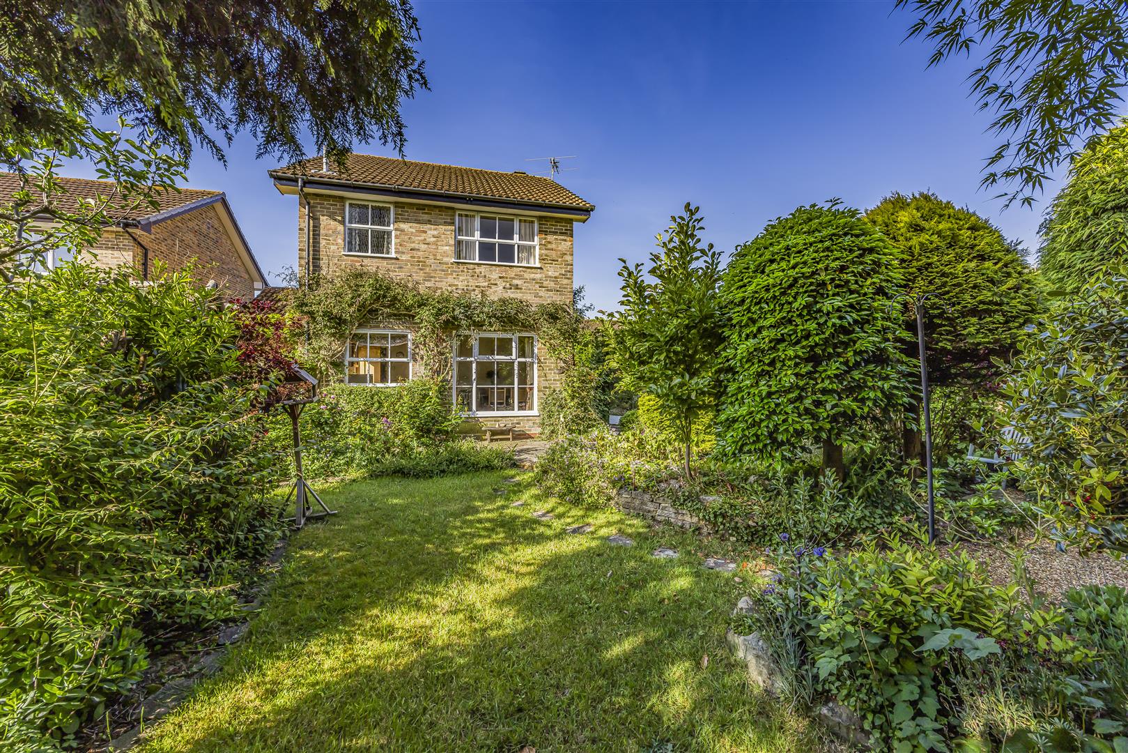 house - detached for sale oakmeadow close