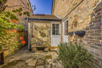 house - detached for sale oakmeadow close