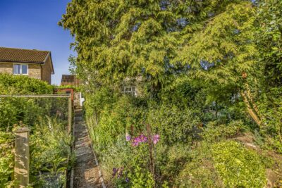house - detached for sale oakmeadow close