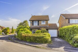 house - detached for sale oakmeadow close