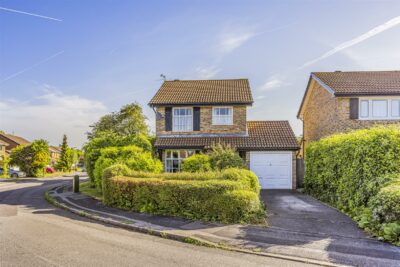 house - detached for sale oakmeadow close