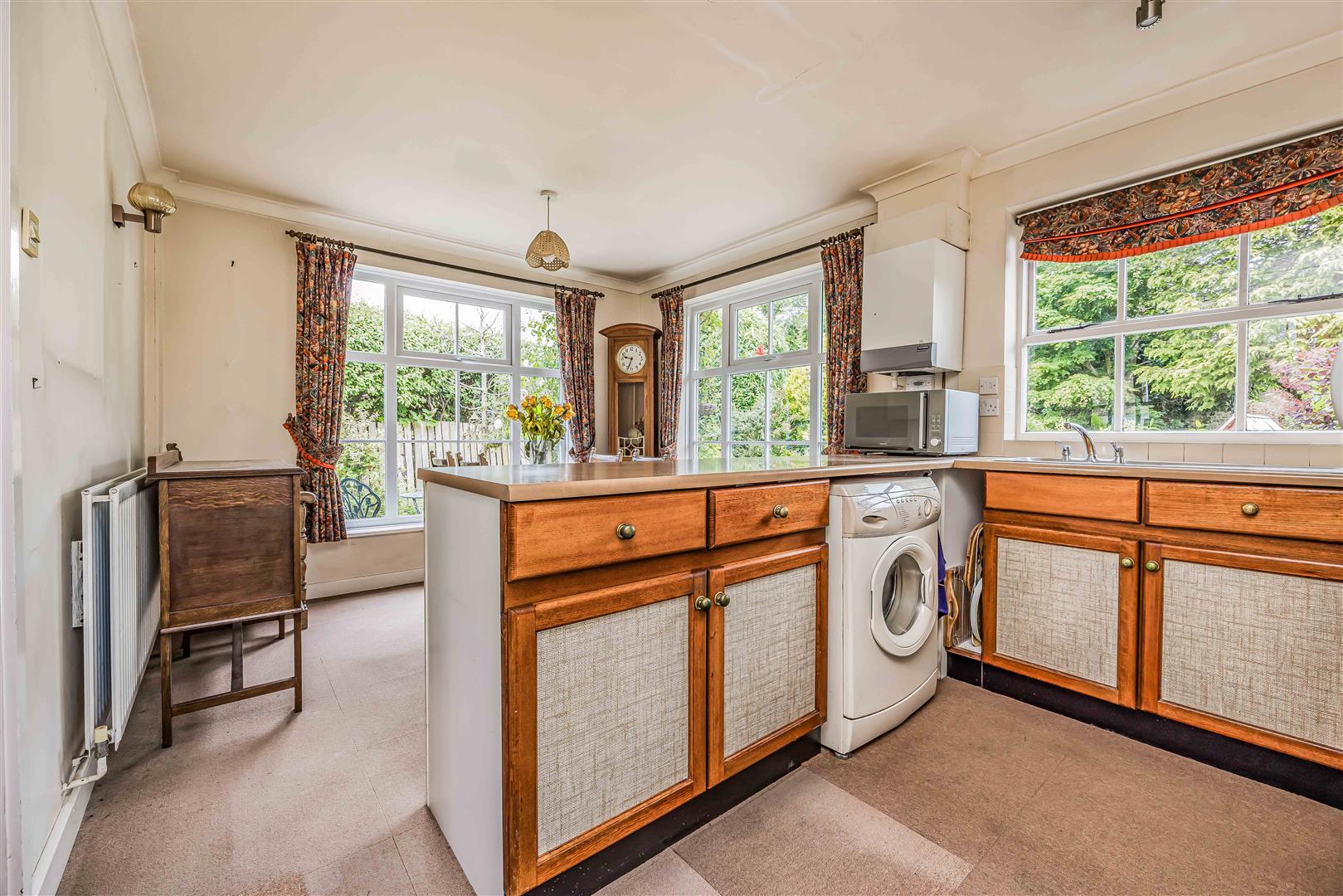 house - detached for sale oakmeadow close