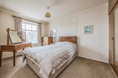 house - detached for sale oakmeadow close