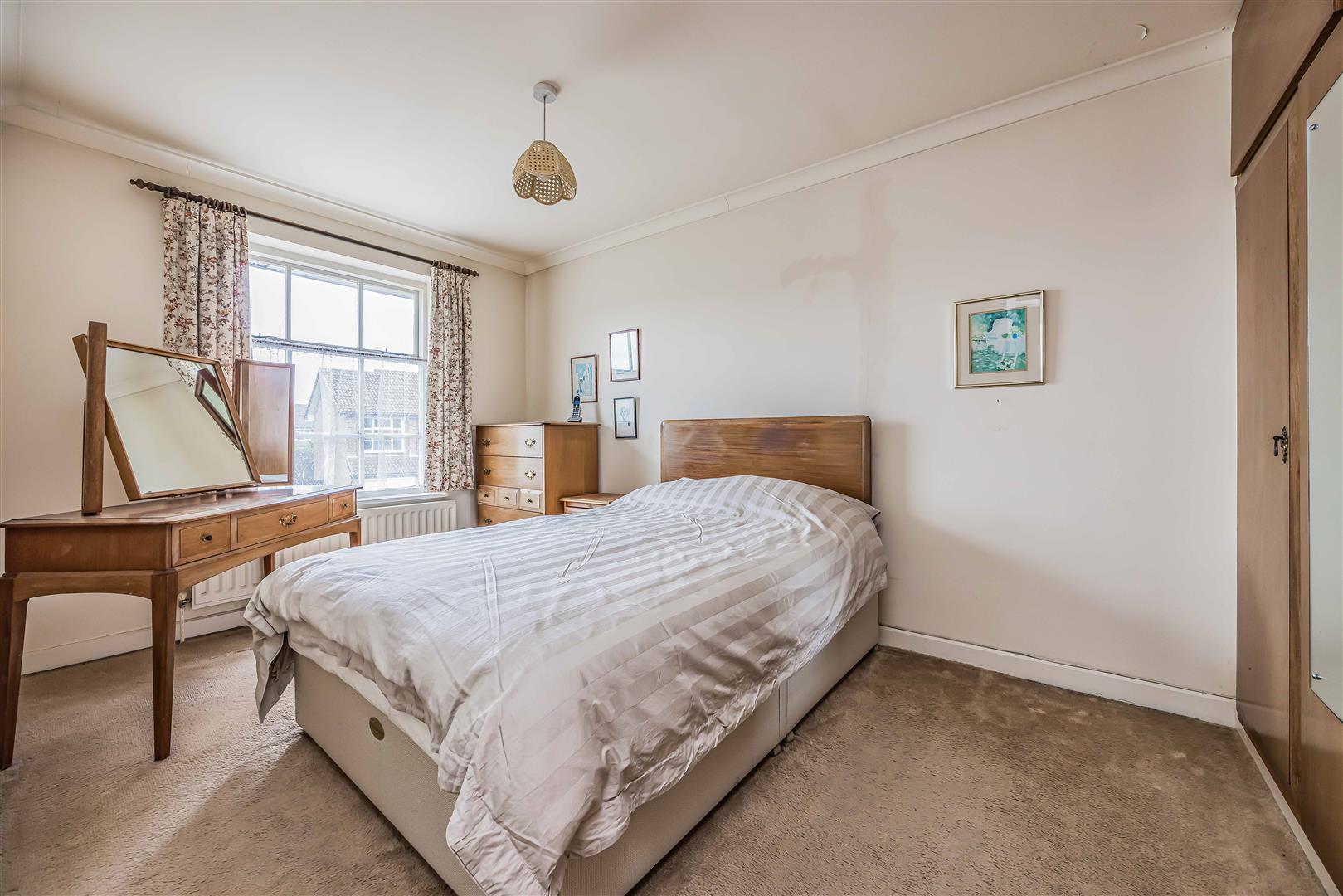 house - detached for sale oakmeadow close