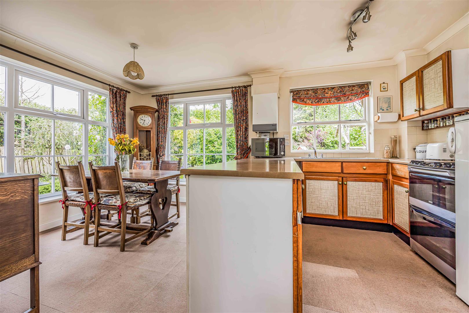 house - detached for sale oakmeadow close
