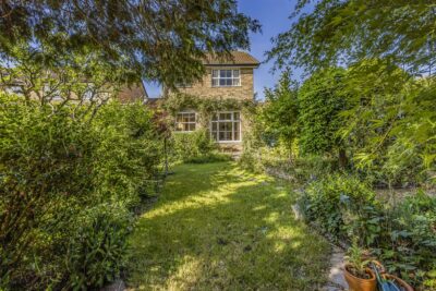 house - detached for sale oakmeadow close