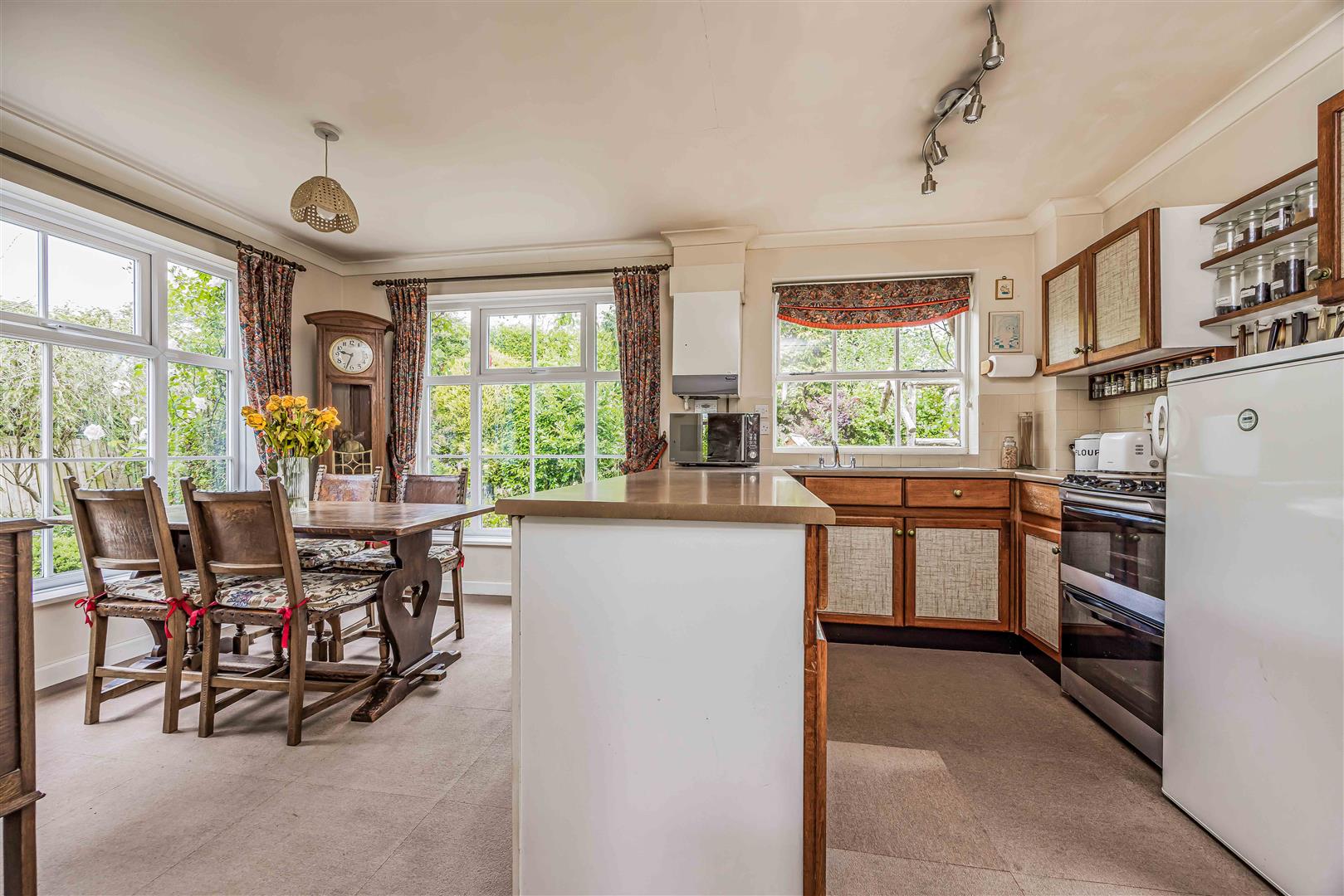 house - detached for sale oakmeadow close