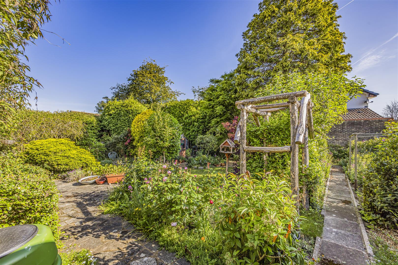 house - detached for sale oakmeadow close