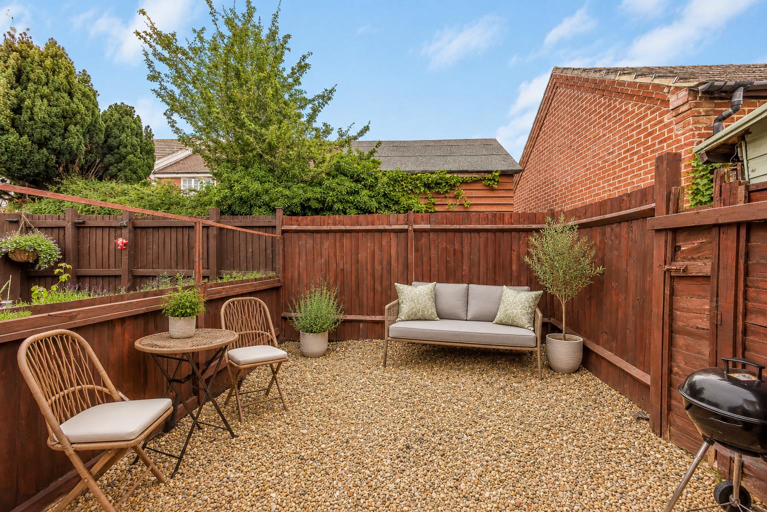 house - terraced for sale main road