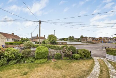 house - terraced for sale main road