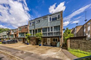 house for sale rampart gardens
