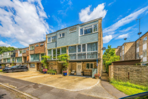 house - end terrace for sale rampart gardens