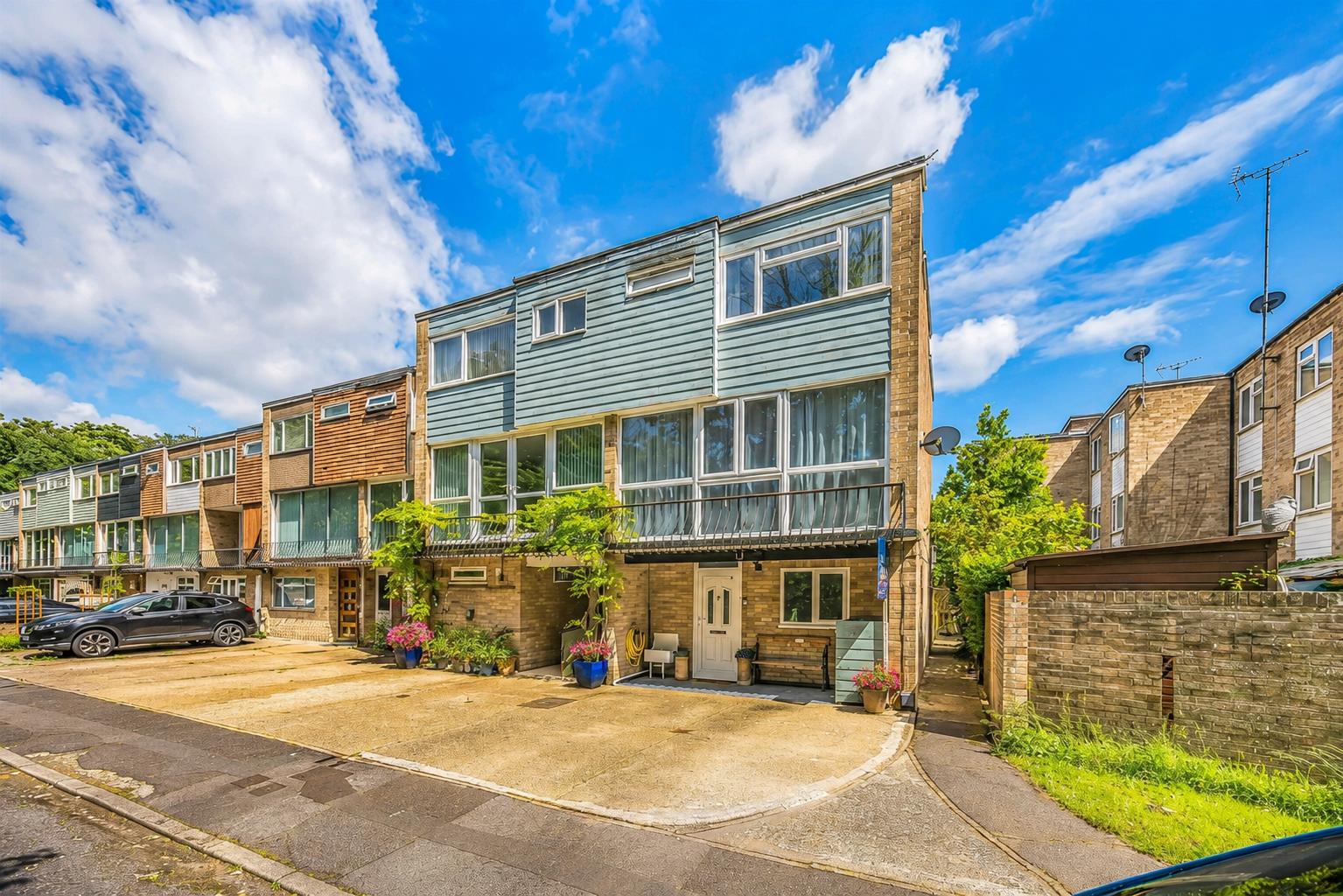 house - end terrace for sale rampart gardens