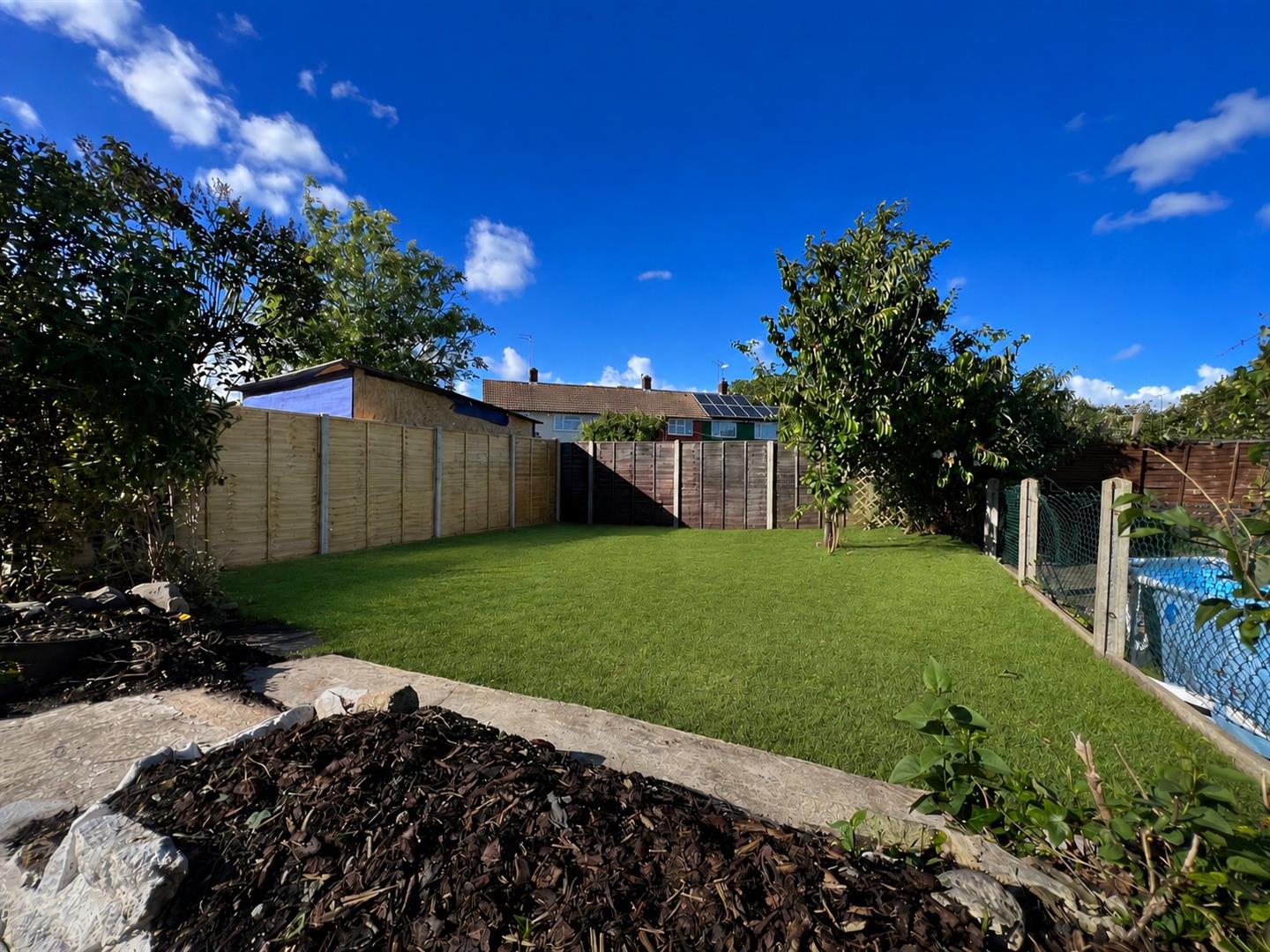 house - terraced for rent barncroft way