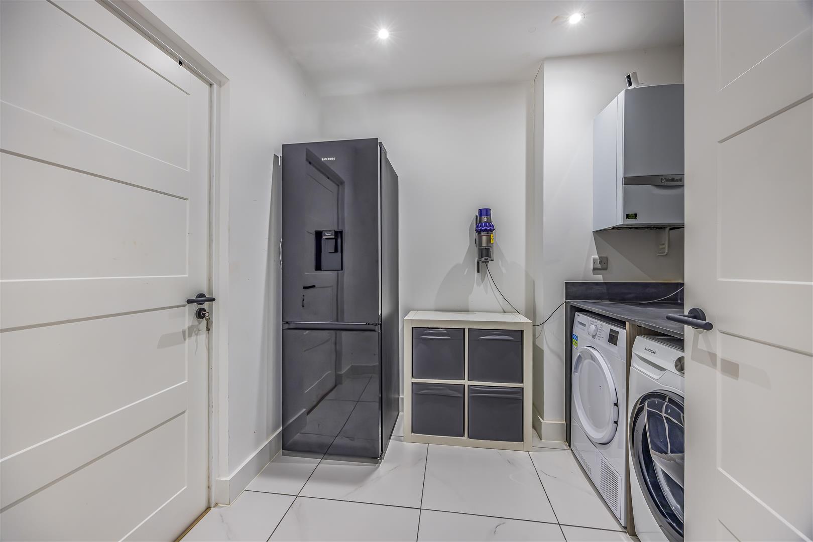 house - semi-detached for sale park avenue
